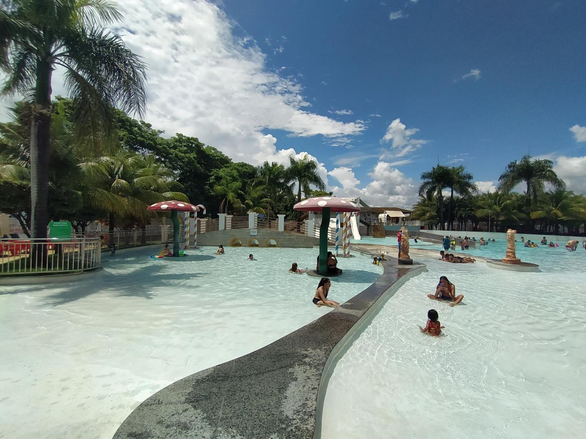 Lacqua Diroma, Mais Parque Acquatico Com Piscina De Ondas Caldas Novas Exterior foto
